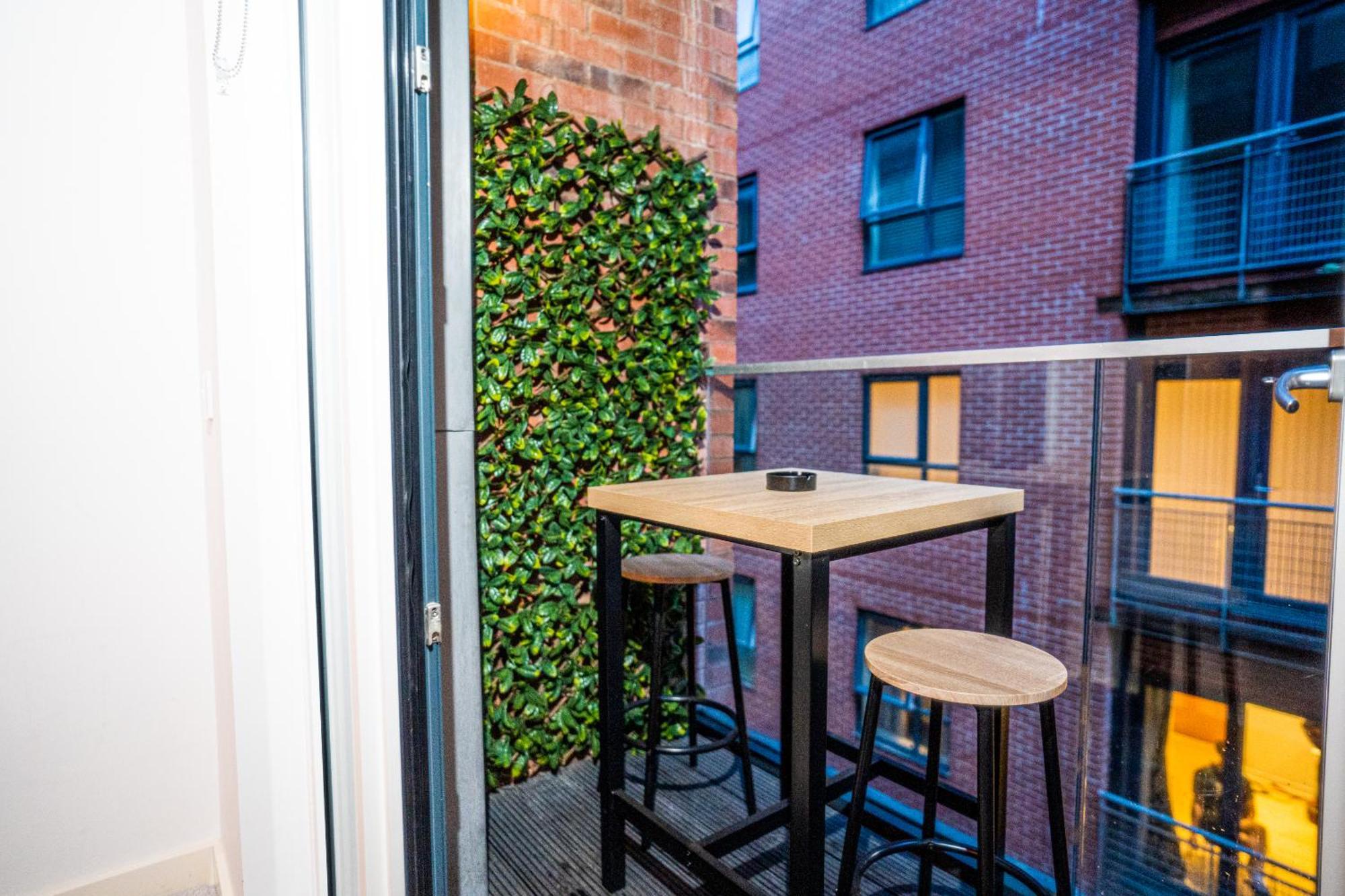 Manchester City Centre Apt With Balcony & Free Parking - Including Free 1-Hour Late Check-Out For Bookings On The 29Th 31St May, Justeat Voucher For 2-Night Stays Minimum! Eksteriør bilde